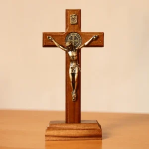 Crucifixo de Mesa com Medalha de São Bento 12cm