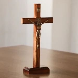 Crucifixo de Madeira com Medalha de São Bento 19cm - Receptus